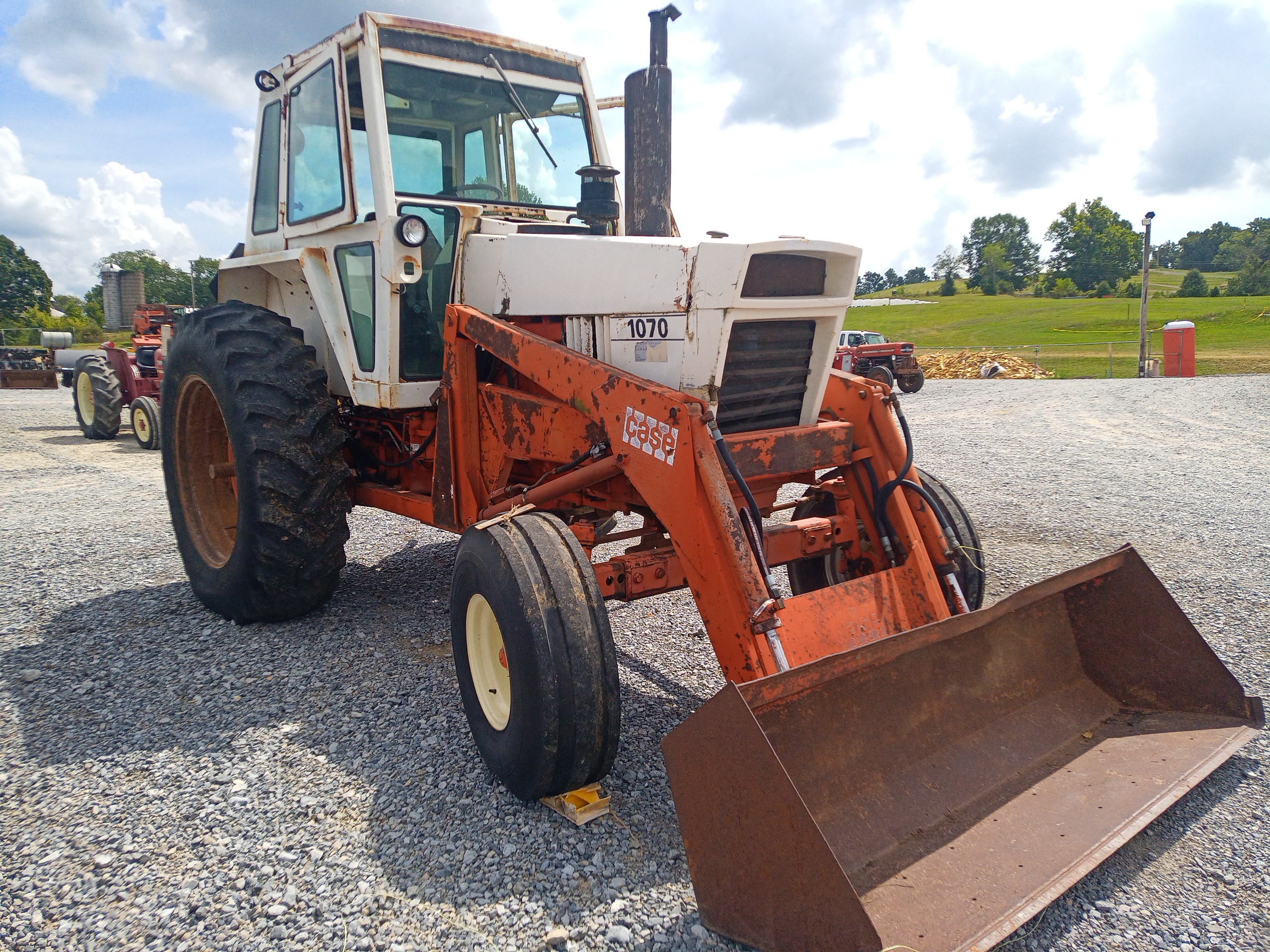 CASE 1070 TRACTOR WITH LOADER AND CAB main image
